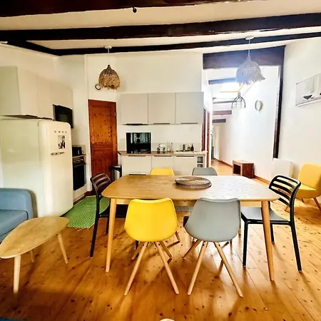 3 Pieces Sur Le Vieux Port, Plein Centre La Rochelle (Charente-Maritime)