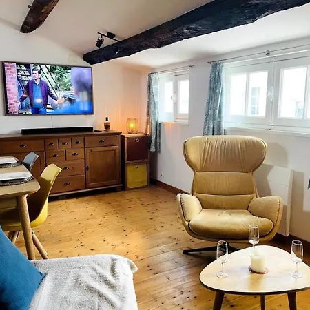 3 Pieces Sur Le Vieux Port, Plein Centre * La Rochelle (Charente-Maritime)