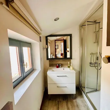 3 Pieces Sur Le Vieux Port, Plein Centre * La Rochelle (Charente-Maritime)