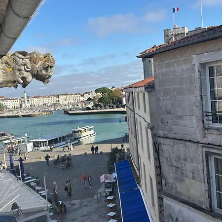3 Pieces Sur Le Vieux Port, Plein Centre *